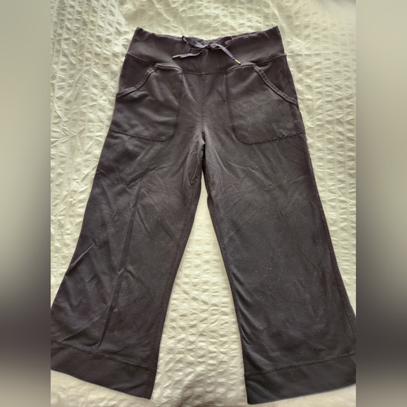 Lululemon black cropped pants - size 4 - Picture 1 of 3